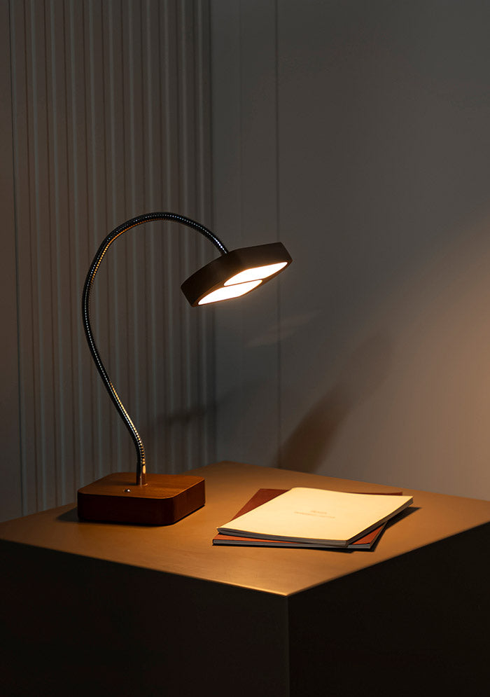 Solarix Dimmerli Şarjlı Akaağaç Ahşap Çalışma Masa Lambası