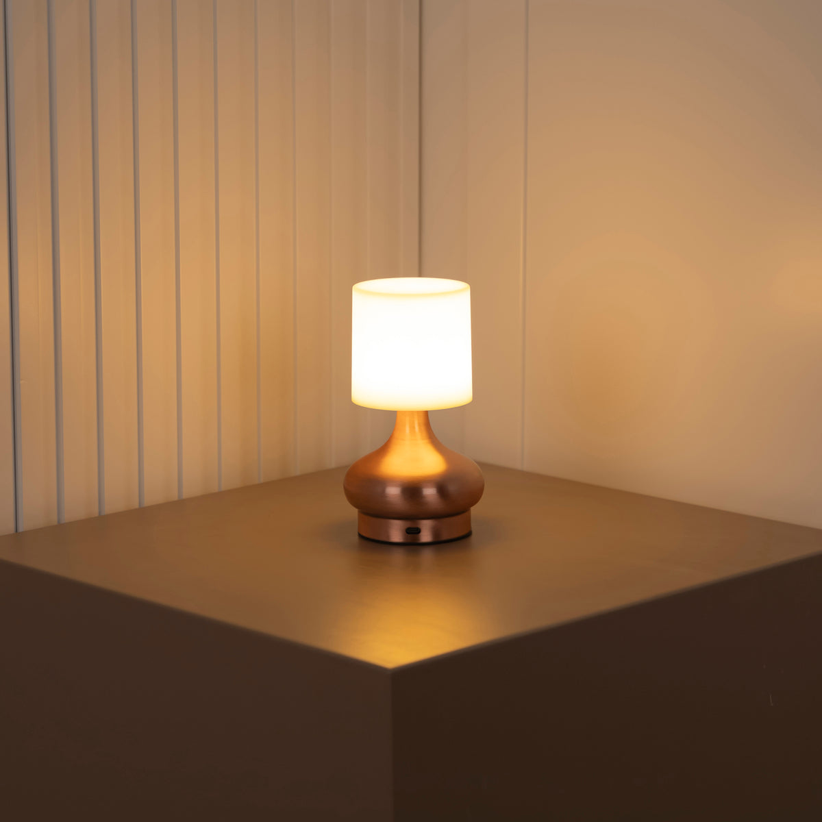 Lumira Şarjlı Mini Bakır LED Masa Lambası